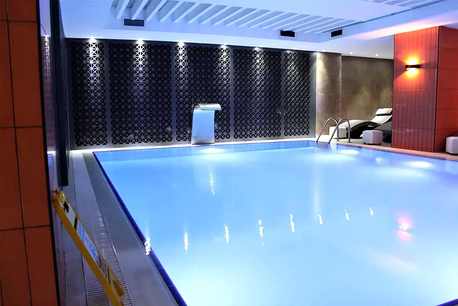 Swimming Pool Victory Spa Istanbul